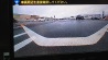 歪に見えるのが真っ直ぐな白線です